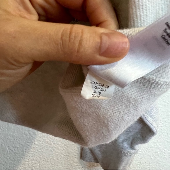 Athleta- Grey Cropped Crewneck Sweater Size L - Picture 3 of 5